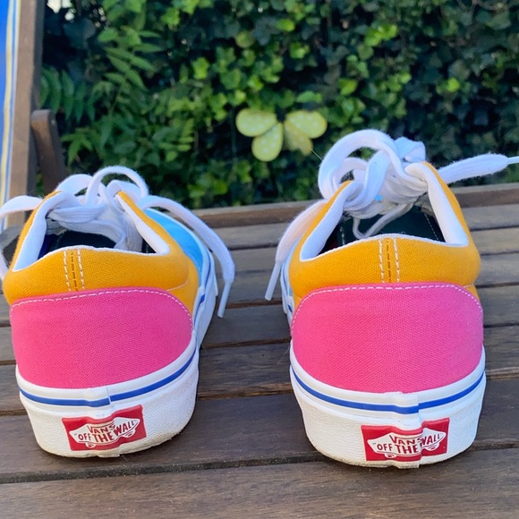 Colorful vans - Picture 4 of 5